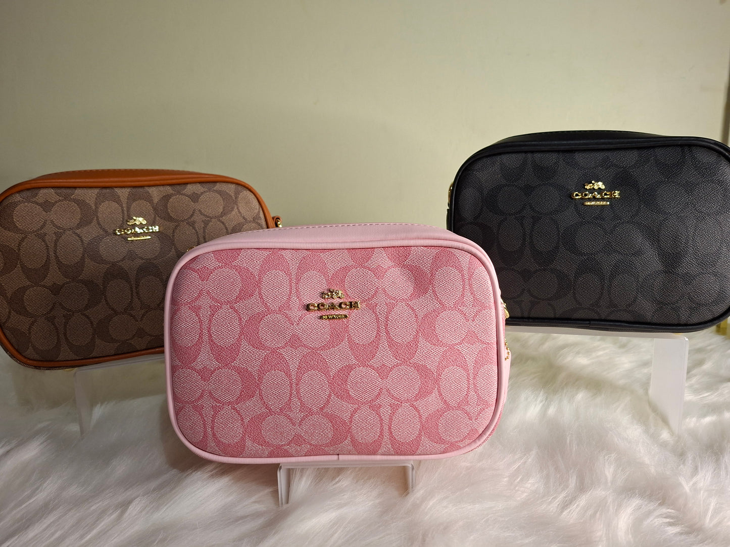 Coach cross body purse. Whatsapp 476-1357 to order.