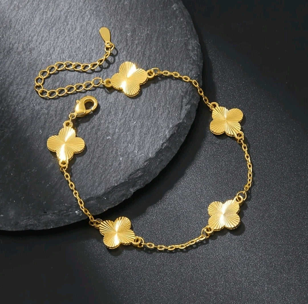 Four leaf clover bracelet, 18k Gold-Plated.