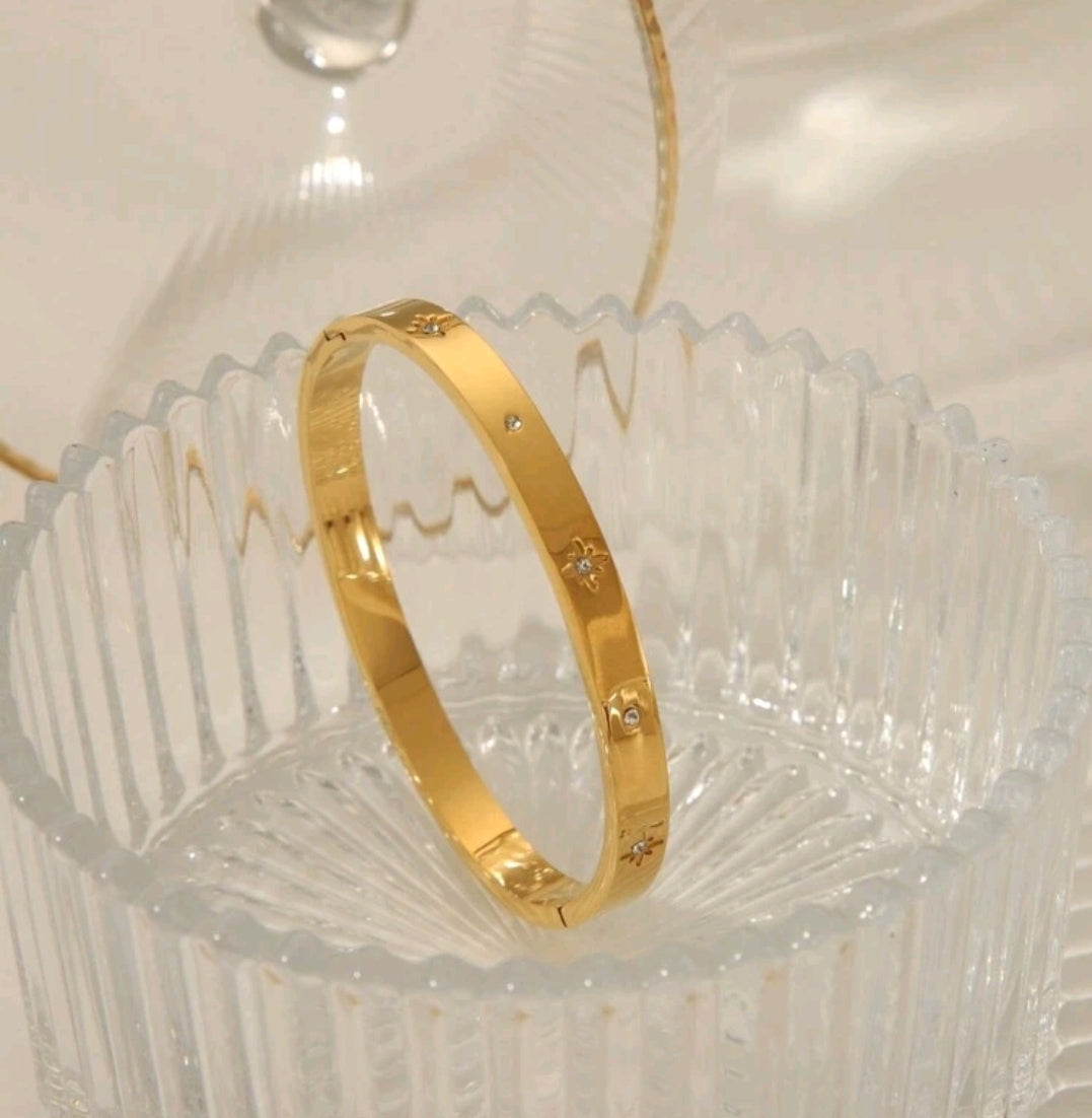 18K Stainless Steel Sunstar Cubic Zirconia  Custom Name Engraved Wide Bangle Bracelet.(10 characters max).[MJ064]