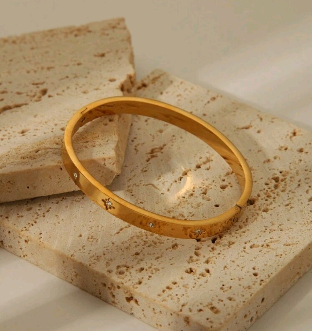 18K Stainless Steel Sunstar Cubic Zirconia  Custom Name Engraved Wide Bangle Bracelet.(10 characters max).[MJ064]