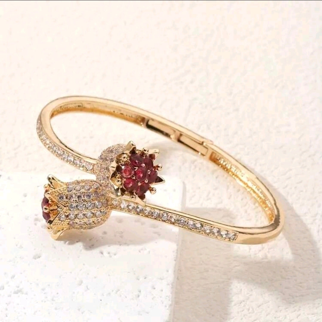 Openable Circle Flower Interlaced Bracelet.