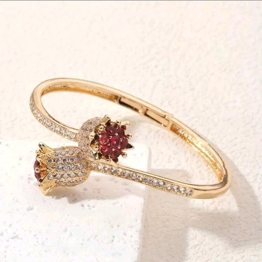 Openable Circle Flower Interlaced Bracelet.
